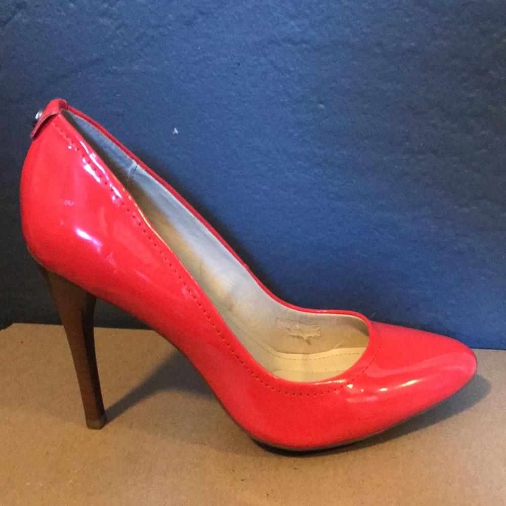 Heel - Picture 3 of 5